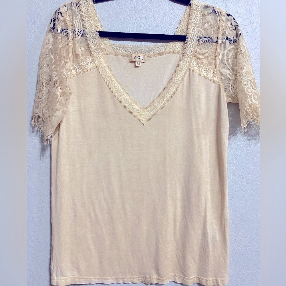 NEW POL size Medium beige lace trim short sleeve T-shirt